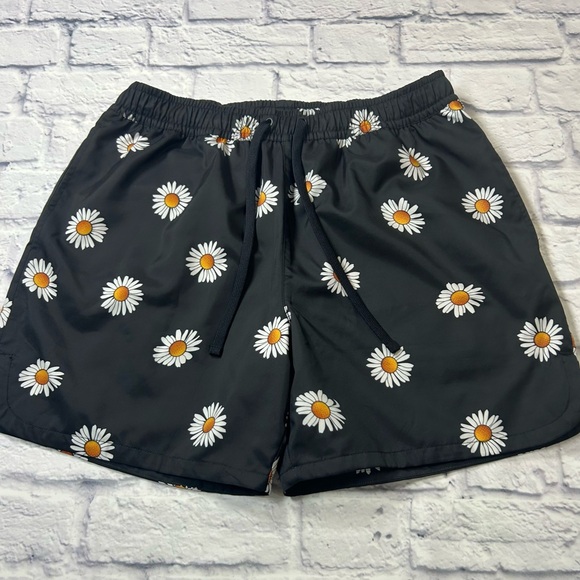 Men’s Nike Flow Swim Trunks. Daisy Sportswear Sports Essentials. Size M. - Picture 1 of 8